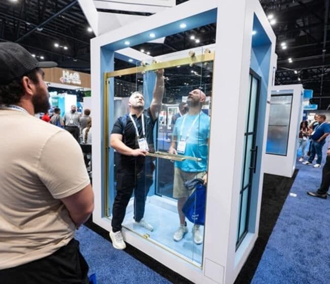 GlassBuild America visitor viewing a glass industry demonstration